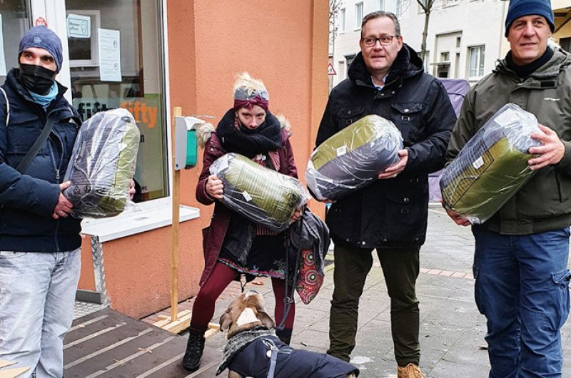 Schlafsäcke für Düsseldorfer Obdachlose