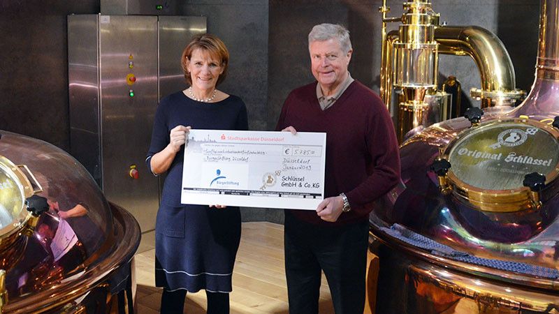 Die Hausbrauerei „Zum Schlüssel“ spendet 5.785 Euro